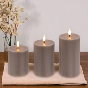 Set 3 Candela Cilindrica 3DF a Coste RIBBED ø7,5cm H10/12,5/15cm Cera Grigio Marrone TAUPE Glossy 3D Wick Flame con Telecomanco 10F - Lotti
