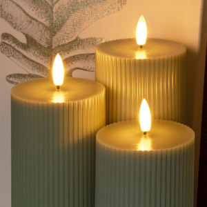 Set 3 Candela Cilindrica 3DF a Coste RIBBED ø7,5cm H10/12,5/15cm Cera Verde JADE Glossy 3D Wick Flame con Telecomanco 10F - Lotti - immagine 3
