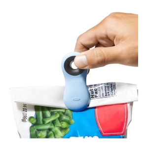 4 Clip Magnetiche Multiuso in colori assortiti - OXO - immagine 3