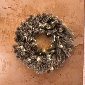 Corona LFA Prelit PE Floc. ø40cm 50 LED 3AA - Lotti